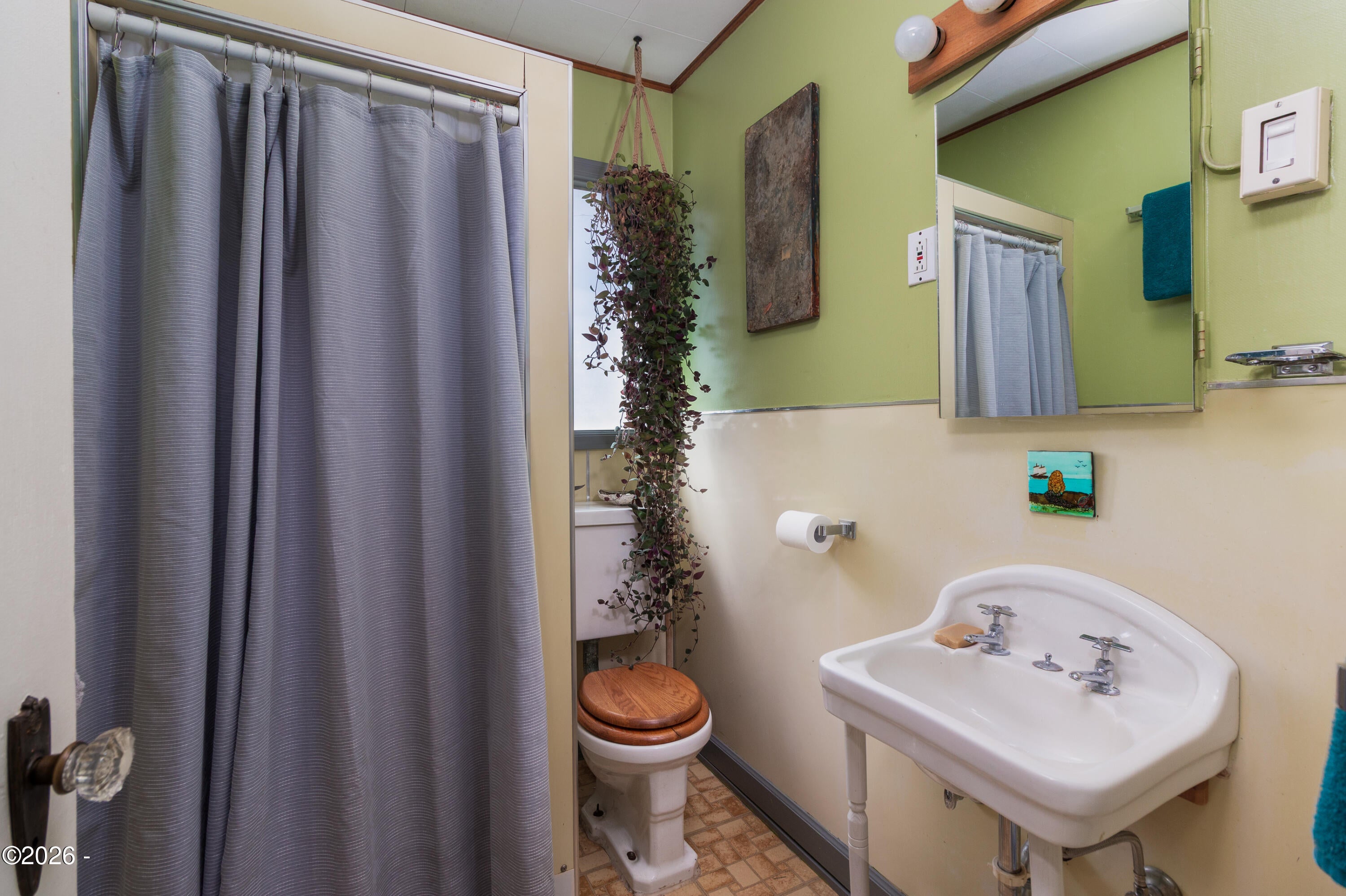 2nd St, Lincoln City, OR 97367