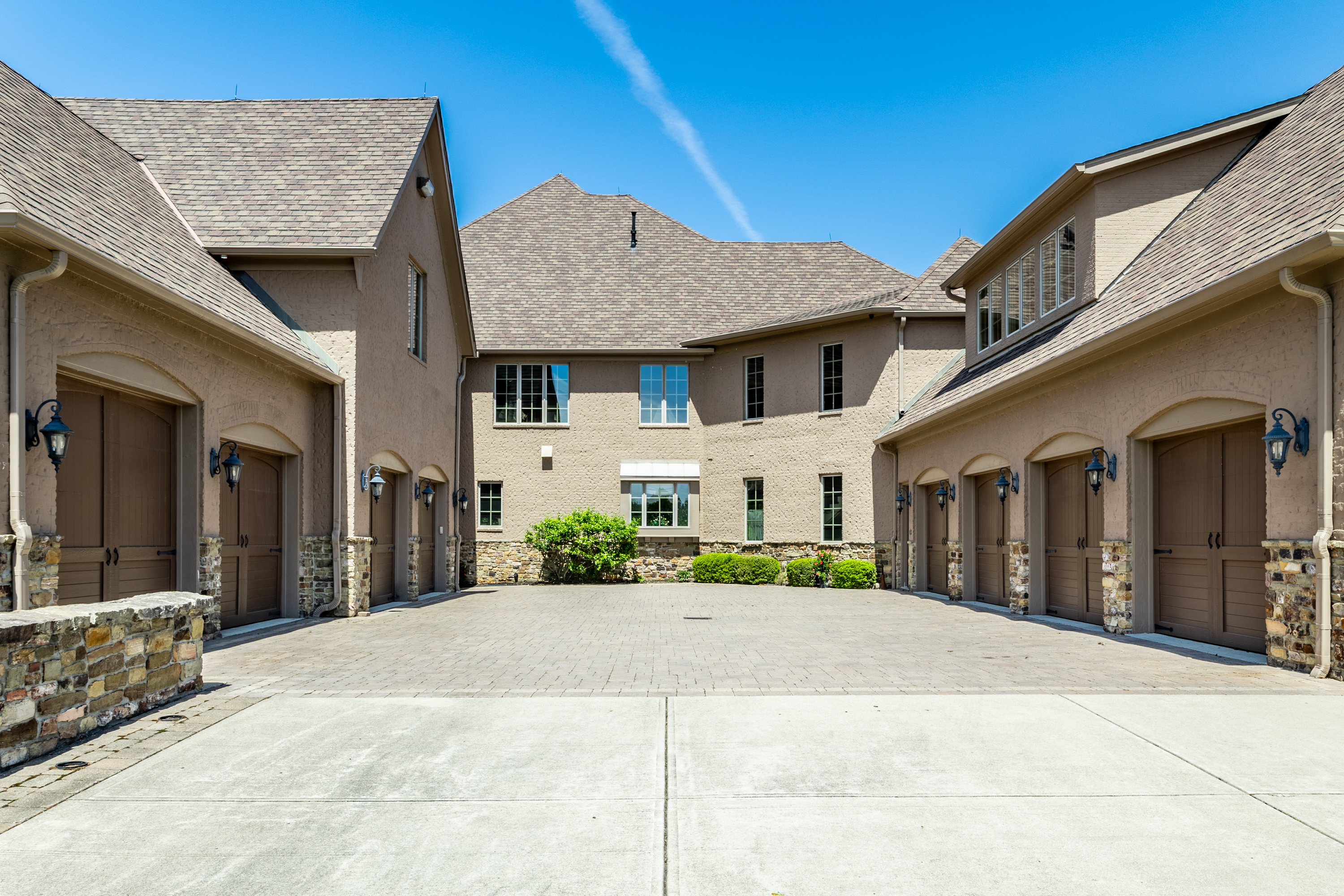  European-Inspired Waterfront Estate with Endless Features - 物件實景