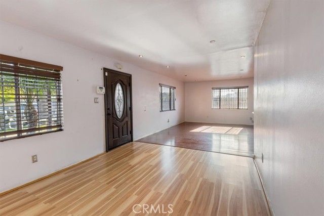 Los Angeles, California, 90003, United States, 3 Bedrooms Bedrooms, ,Residential,For Sale,1977735