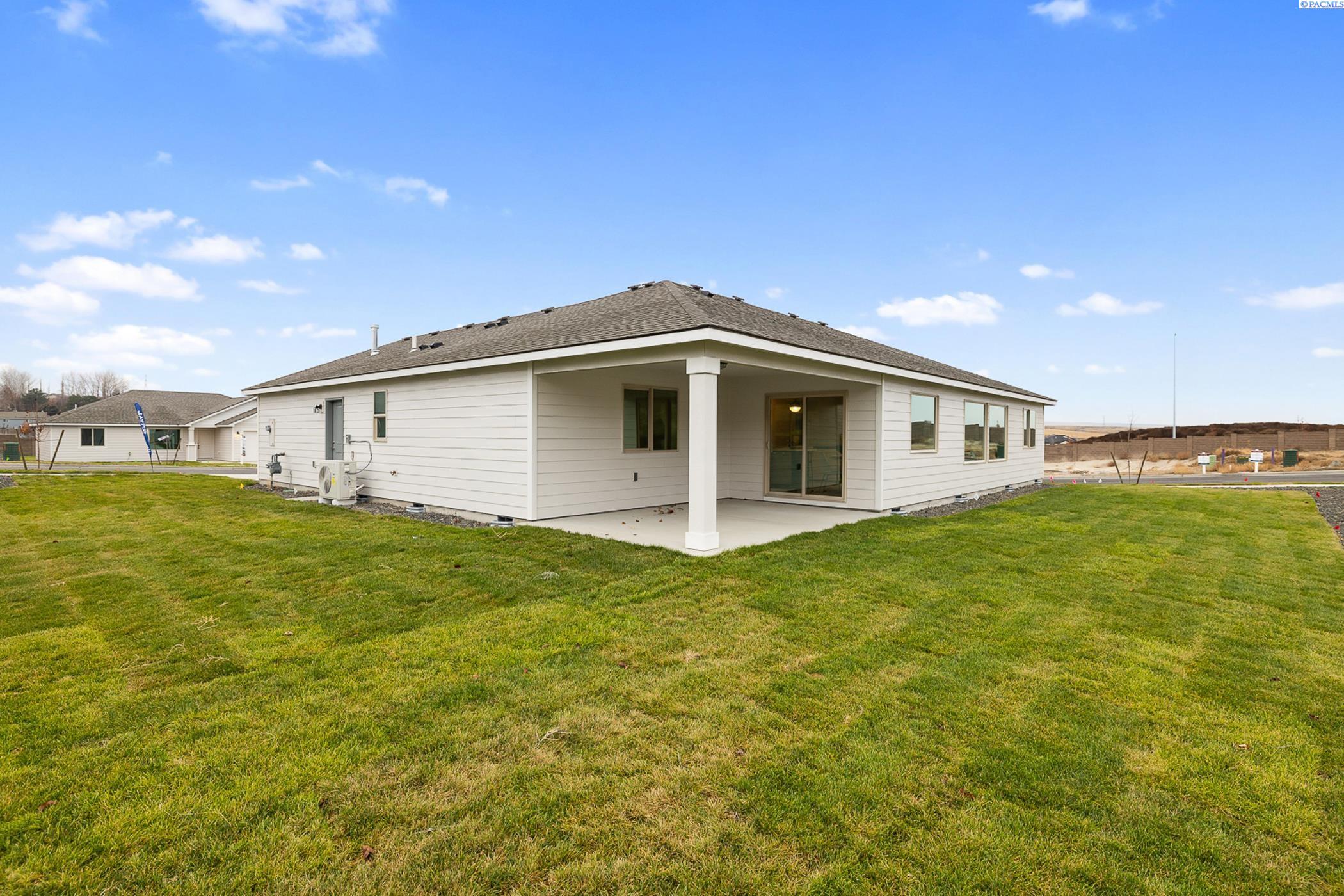 Kennewick, Washington, 99338, United States, 4 Bedrooms Bedrooms, ,1 BathroomBathrooms,Residential,For Sale,1890128