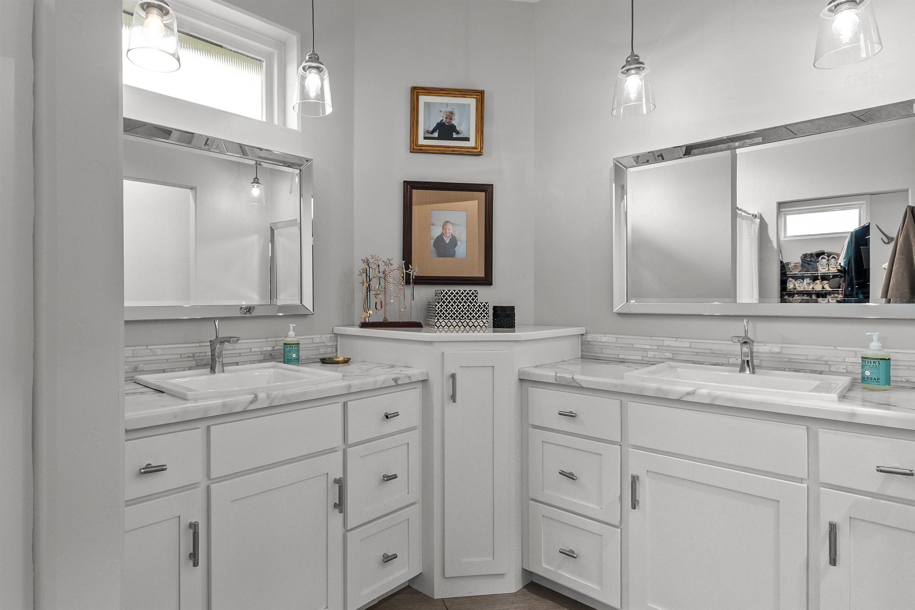 Greenville, Wisconsin, 54942-8126, United States, 6 Bedrooms Bedrooms, ,5 BathroomsBathrooms,Residential,For Sale,2040409
