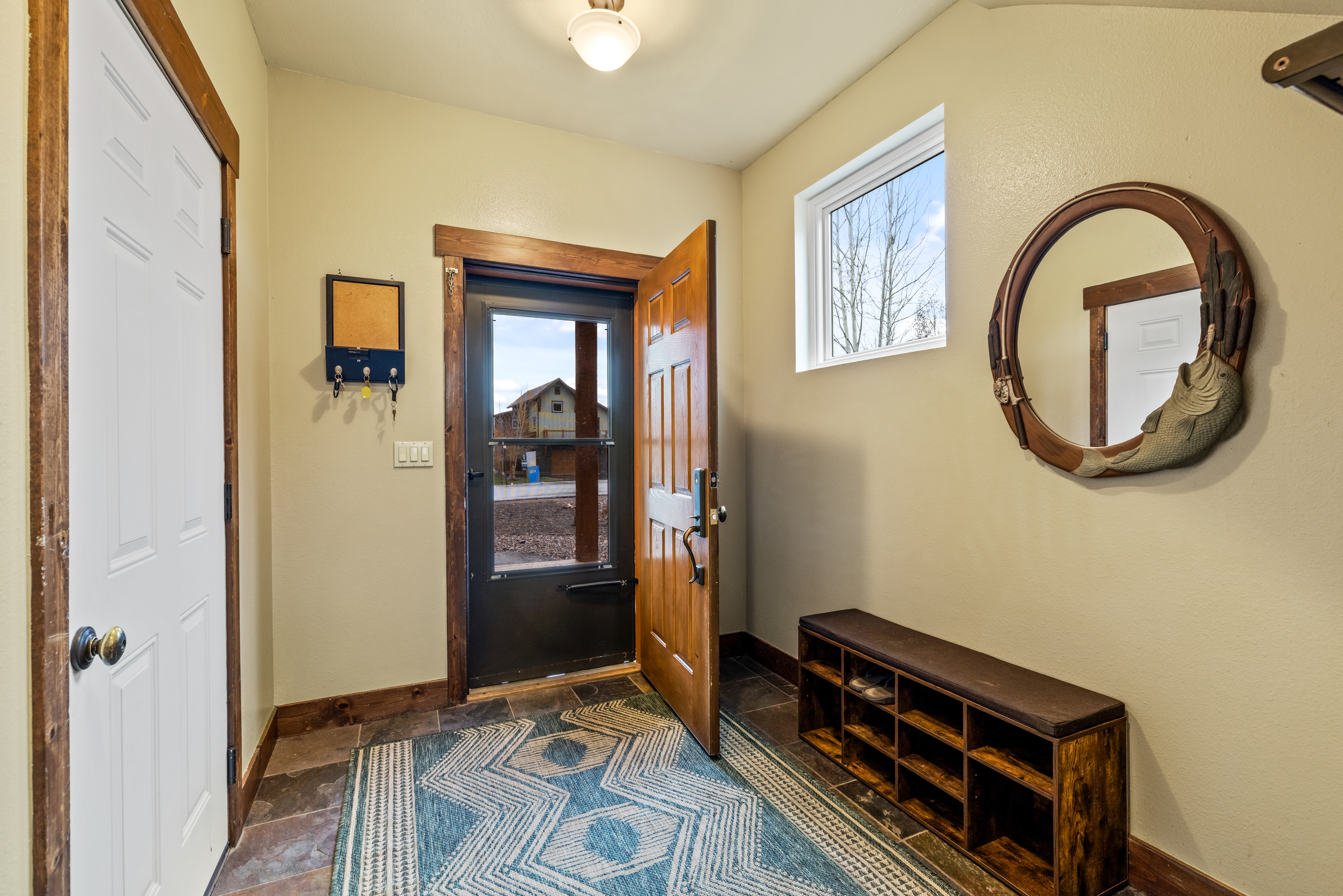  Updated Red Hawk Home w/ Spacious Layout - 物件實景