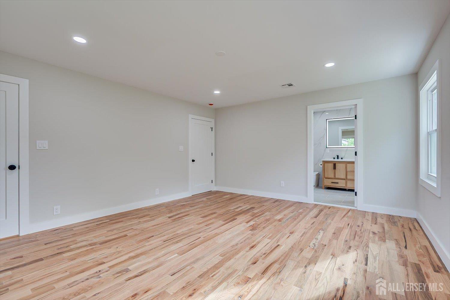 Piscataway, New Jersey, 08854, United States, 5 Bedrooms Bedrooms, ,3 BathroomsBathrooms,Residential,For Sale,2048679