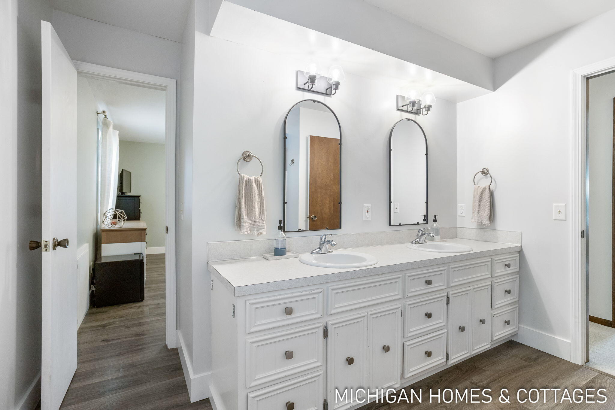 Jenison, Michigan, 49428, United States, 4 Bedrooms Bedrooms, ,3 BathroomsBathrooms,Residential,For Sale,1932274