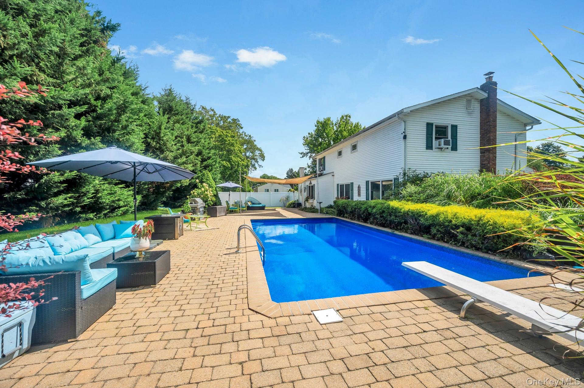 Port Jefferson Station, New York, 11776, United States, 4 Bedrooms Bedrooms, ,3 BathroomsBathrooms,Residential,For Sale,1941704