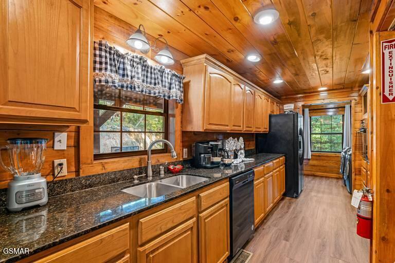 Sevierville, Tennessee, 37876, United States, 2 Bedrooms Bedrooms, ,4 BathroomsBathrooms,Residential,For Sale,2019046