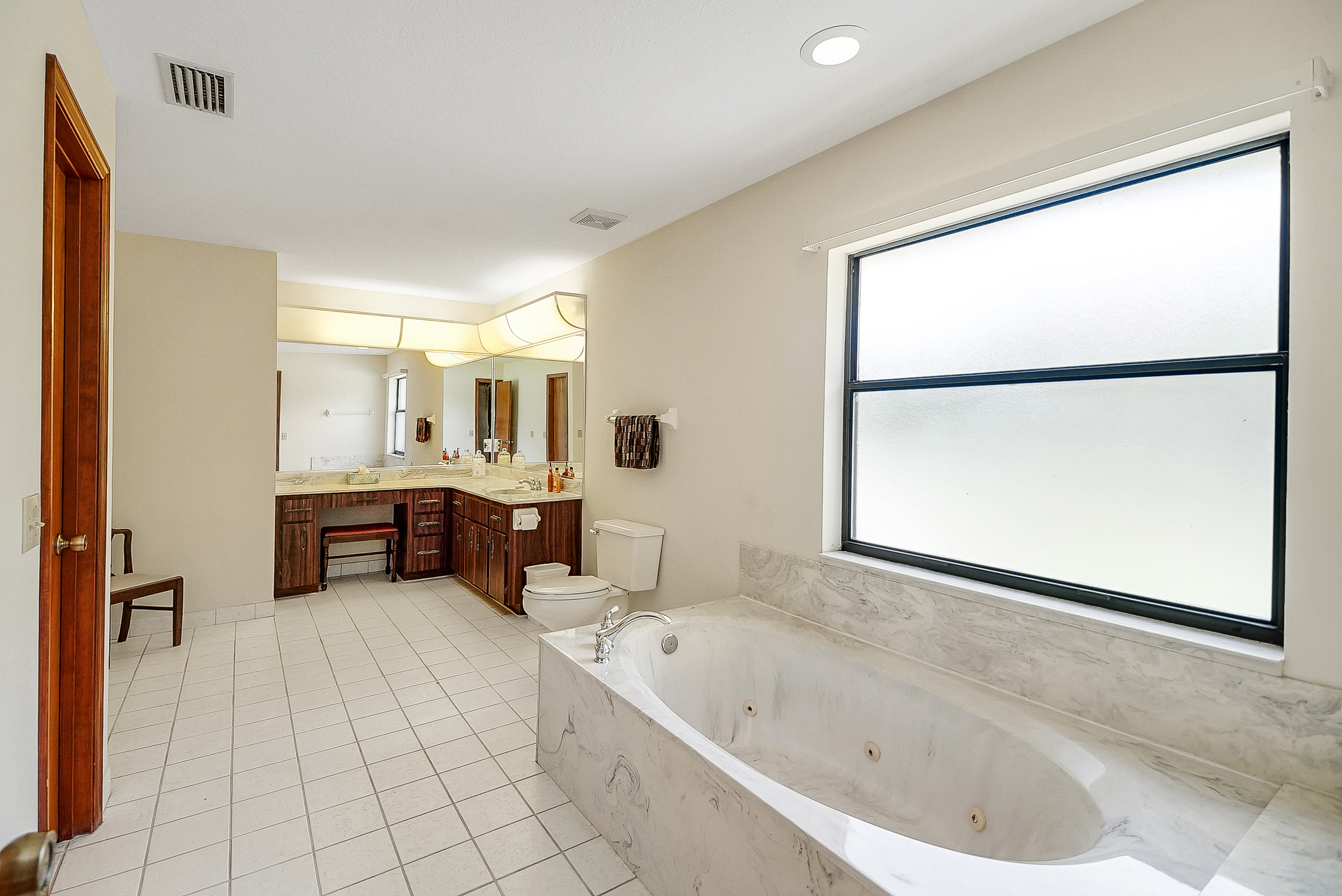 Lady Lake, Florida, 32159, United States, 4 Bedrooms Bedrooms, ,2 BathroomsBathrooms,Residential,For Sale,1873535