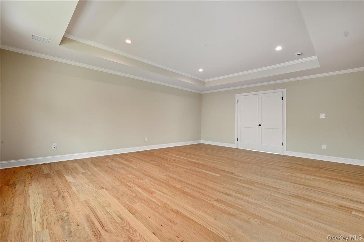 Westbury, New York, 11590, United States, 5 Bedrooms Bedrooms, ,5 BathroomsBathrooms,Residential,For Sale,1991038