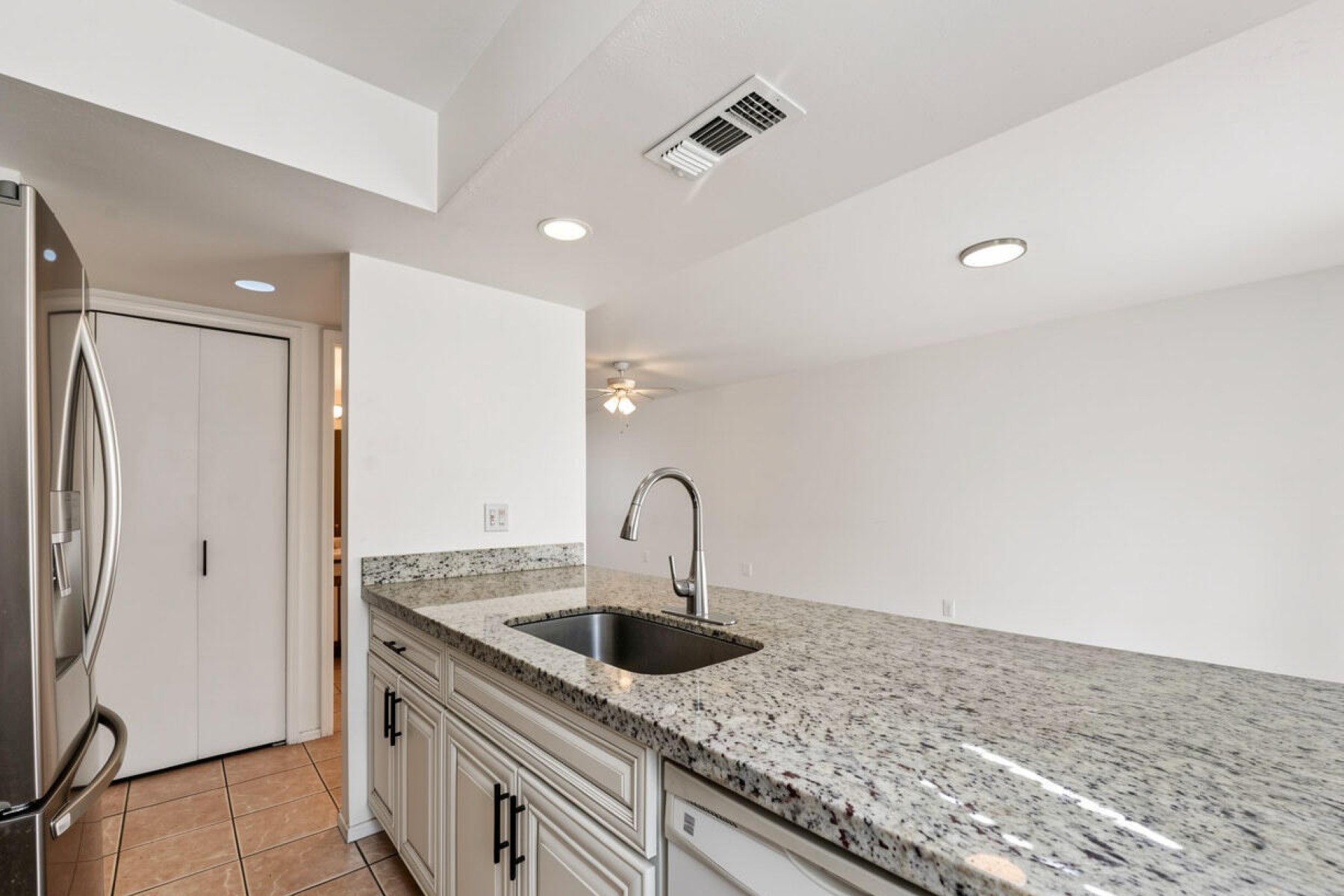  2573 W Monte Cristo Avenue  Phoenix, AZ - 物件實景