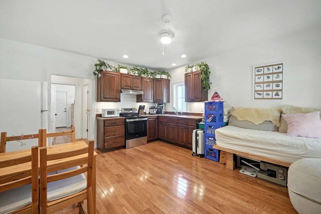 Shelburne, Massachusetts, 01370, United States, 5 Bedrooms Bedrooms, ,3 BathroomsBathrooms,Residential,For Sale,1919990