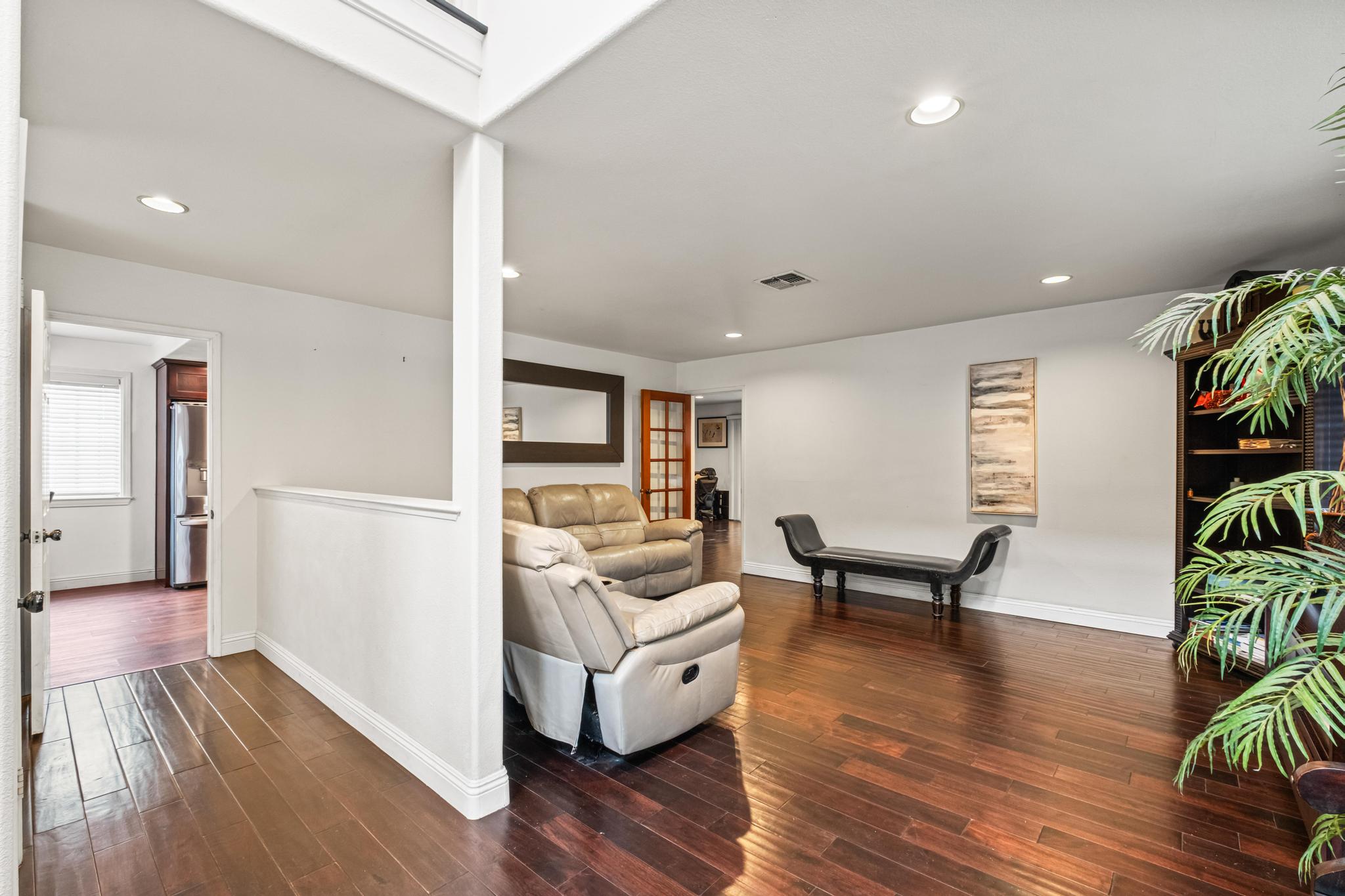 HAWTHORNE, California, 90250, United States, 4 Bedrooms Bedrooms, ,3 BathroomsBathrooms,Residential,For Sale,1798305