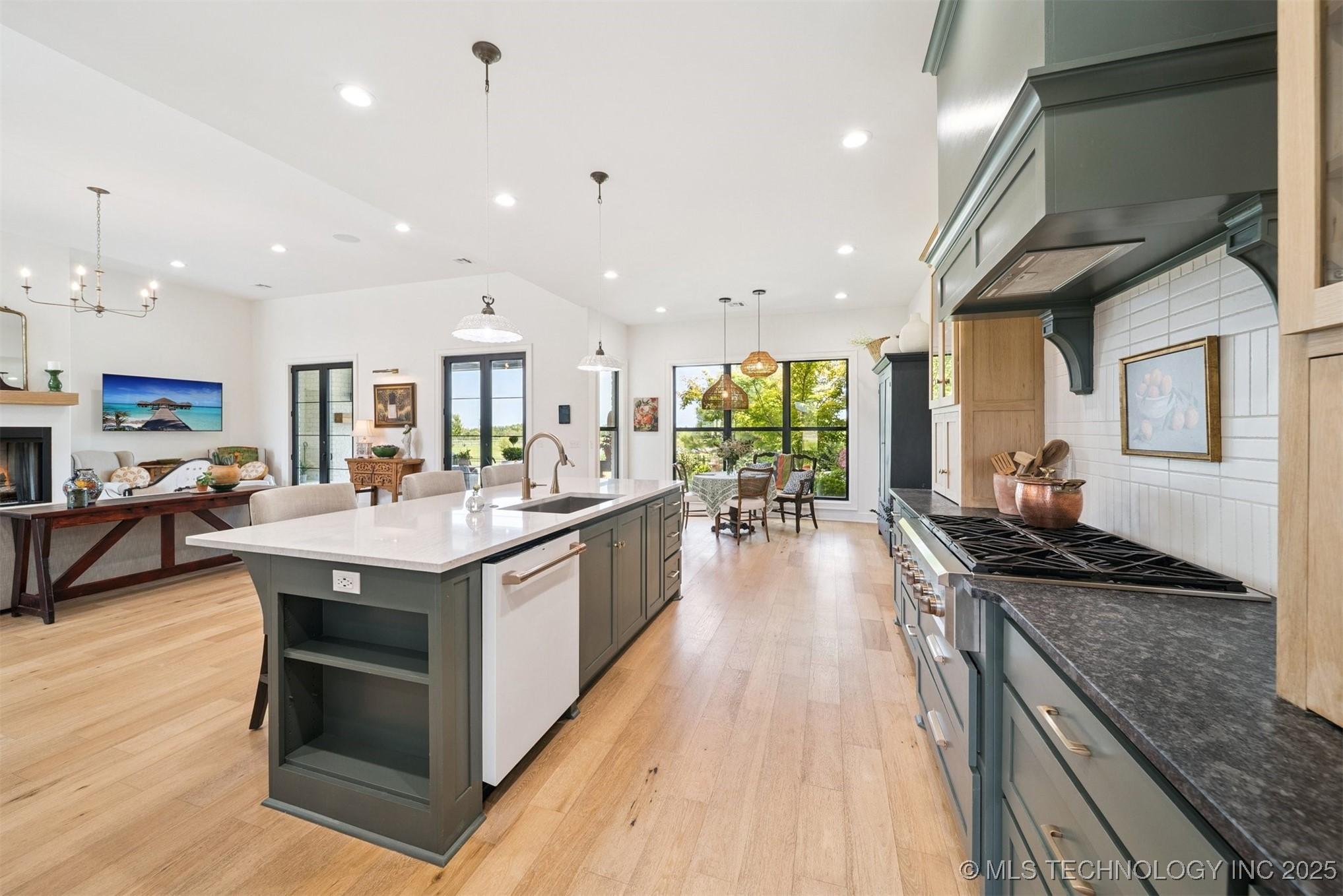 Broken Arrow, Oklahoma, 74014, United States, 4 Bedrooms Bedrooms, ,4 BathroomsBathrooms,Residential,For Sale,1983128