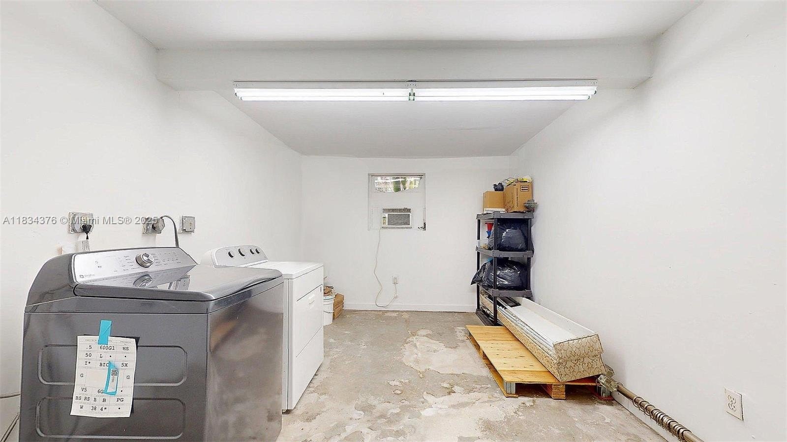 Coral Gables, Florida, 33134, United States, 2 Bedrooms Bedrooms, ,2 BathroomsBathrooms,Residential,For Sale,1989880