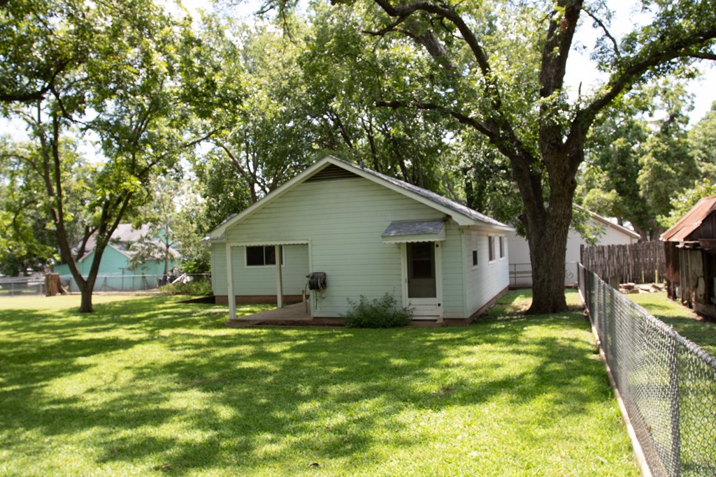 Fredericksburg, Texas, 78624, United States, 3 Bedrooms Bedrooms, ,4 BathroomsBathrooms,Residential,For Sale,1983806