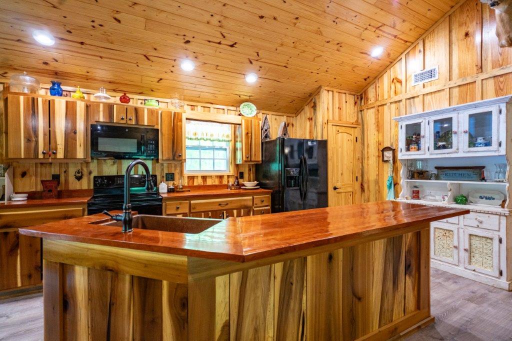 LaGrange, Georgia, 30240, United States, 2 Bedrooms Bedrooms, ,2 BathroomsBathrooms,Residential,For Sale,1865221