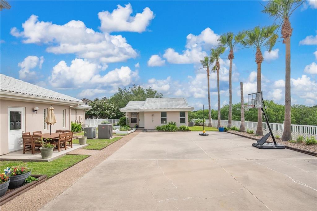 Corpus Christi, Texas, 78414, United States, 4 Bedrooms Bedrooms, ,5 BathroomsBathrooms,Residential,For Sale,1848351