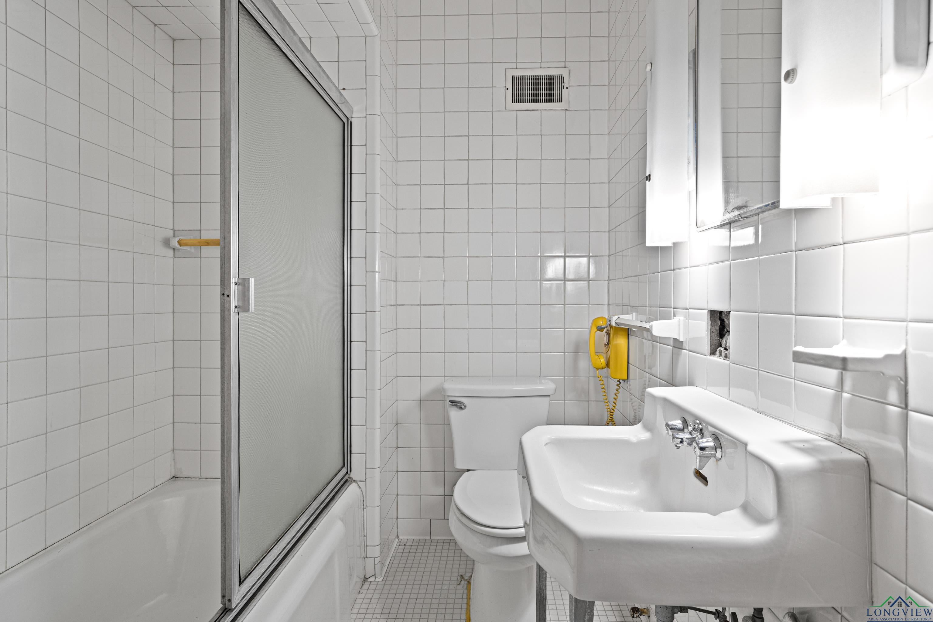 Jefferson, Texas, 75657, United States, 5 Bedrooms Bedrooms, ,5 BathroomsBathrooms,Residential,For Sale,1978271