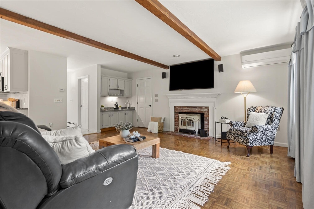 Pepperell, Massachusetts, 01463, United States, 4 Bedrooms Bedrooms, ,4 BathroomsBathrooms,Residential,For Sale,1925594