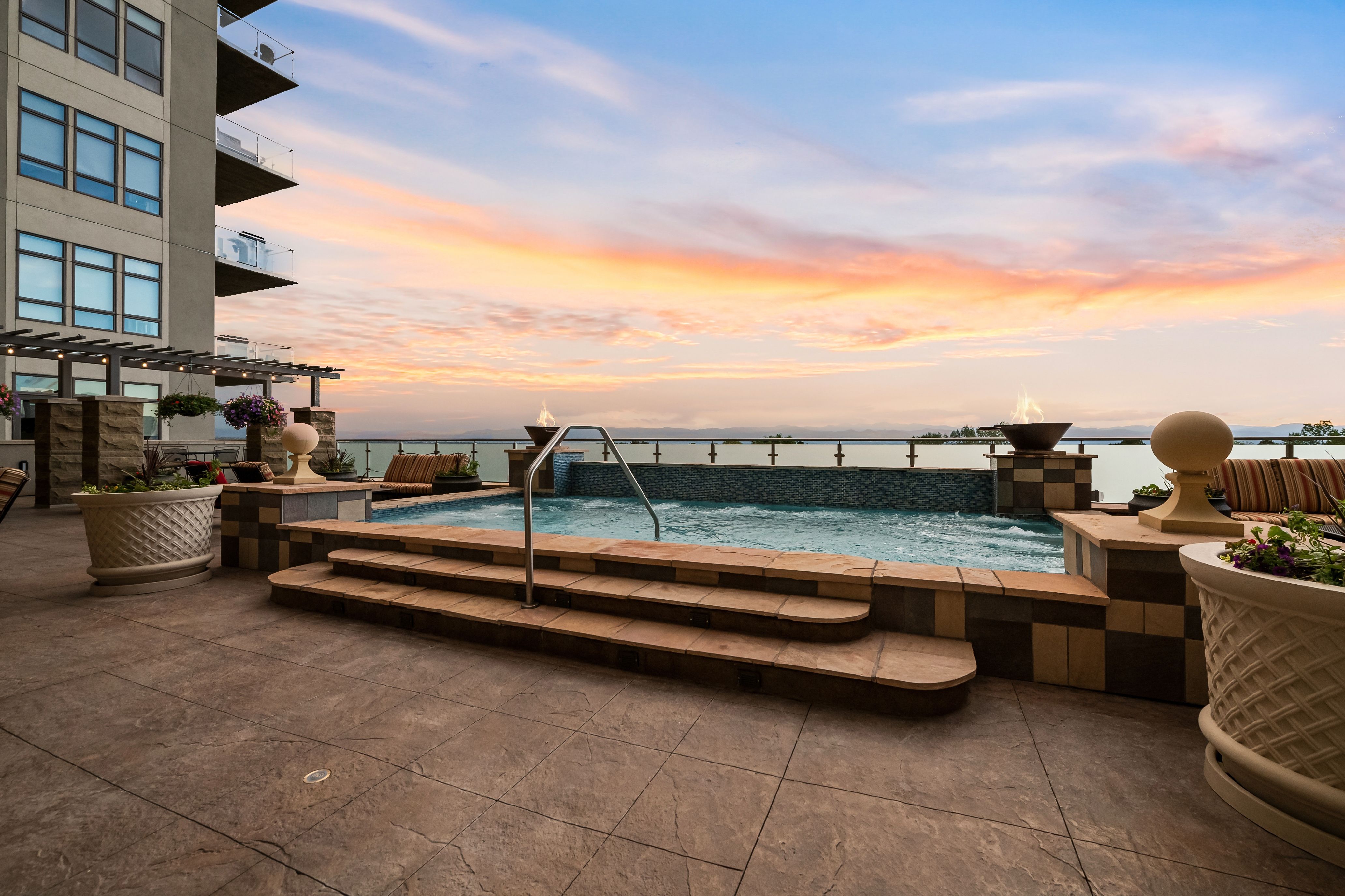  Easy to Transition Between Indoor Comfort and Outdoor Serenity - 物件實景