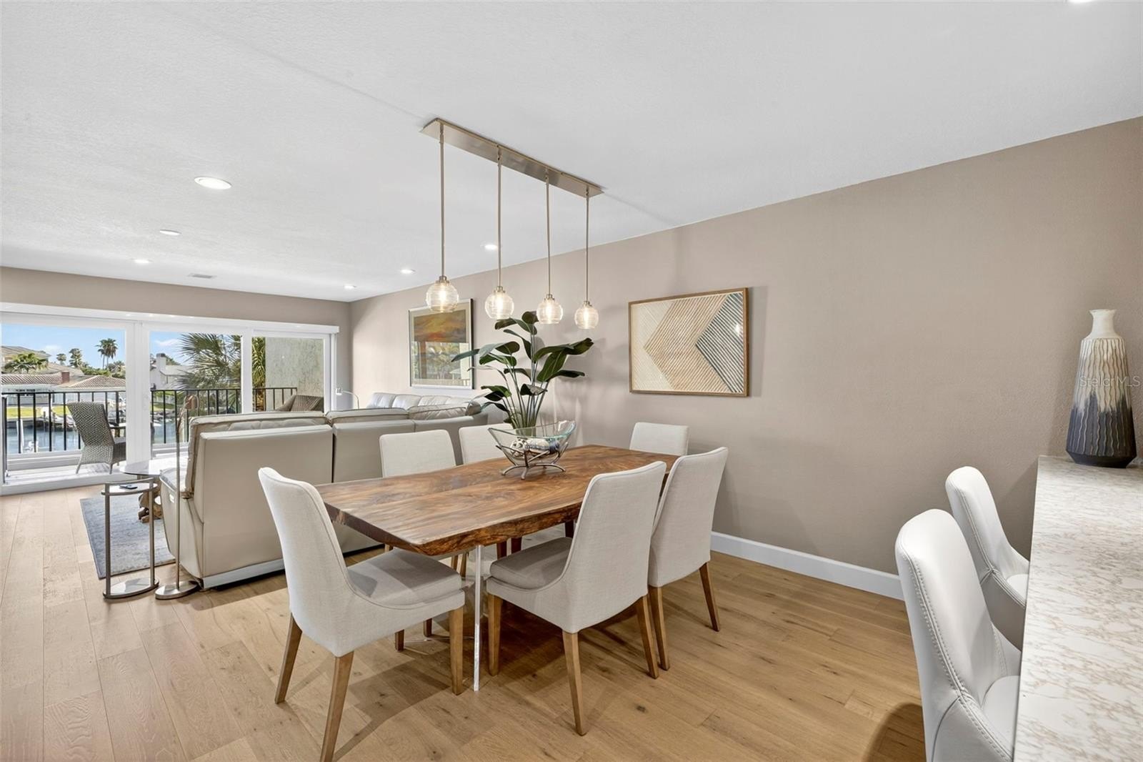 CLEARWATER BEACH, Florida, 33767, United States, 3 Bedrooms Bedrooms, ,3 BathroomsBathrooms,Residential,For Sale,1976812