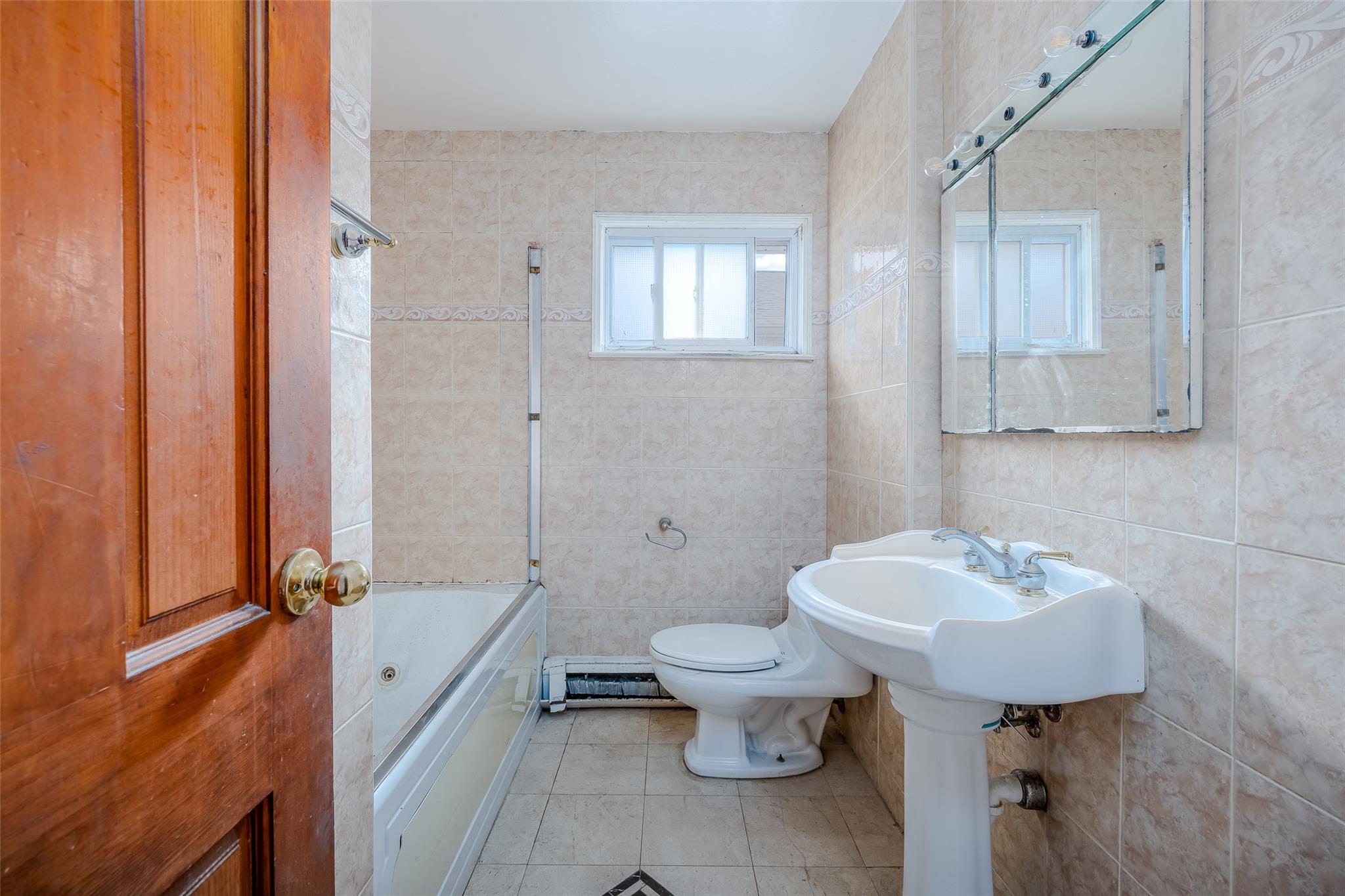 Freeport, New York, 11520, United States, 4 Bedrooms Bedrooms, ,2 BathroomsBathrooms,Residential,For Sale,1893600
