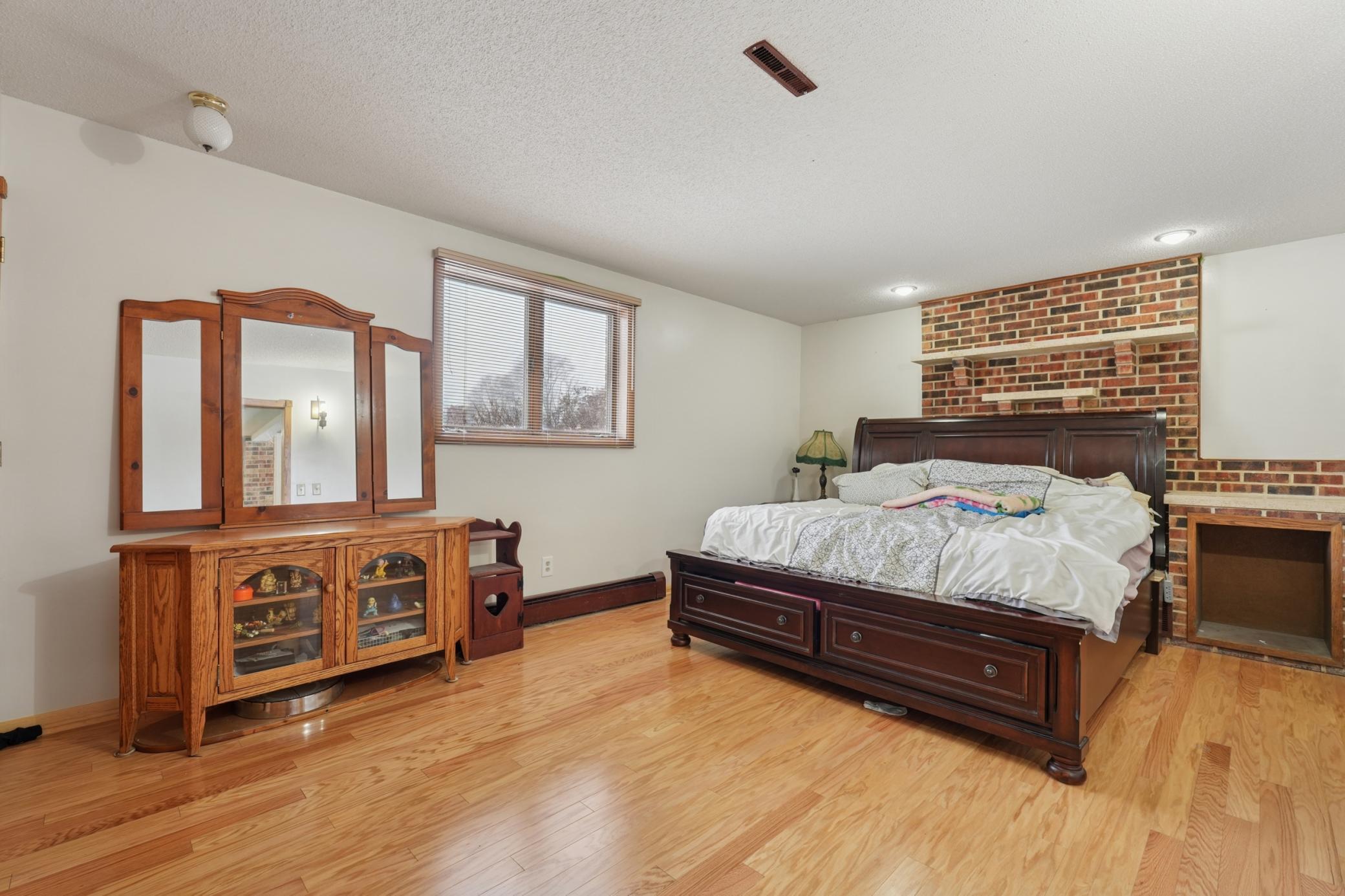 Rochester, Minnesota, 55904, United States, 4 Bedrooms Bedrooms, ,3 BathroomsBathrooms,Residential,For Sale,2003115