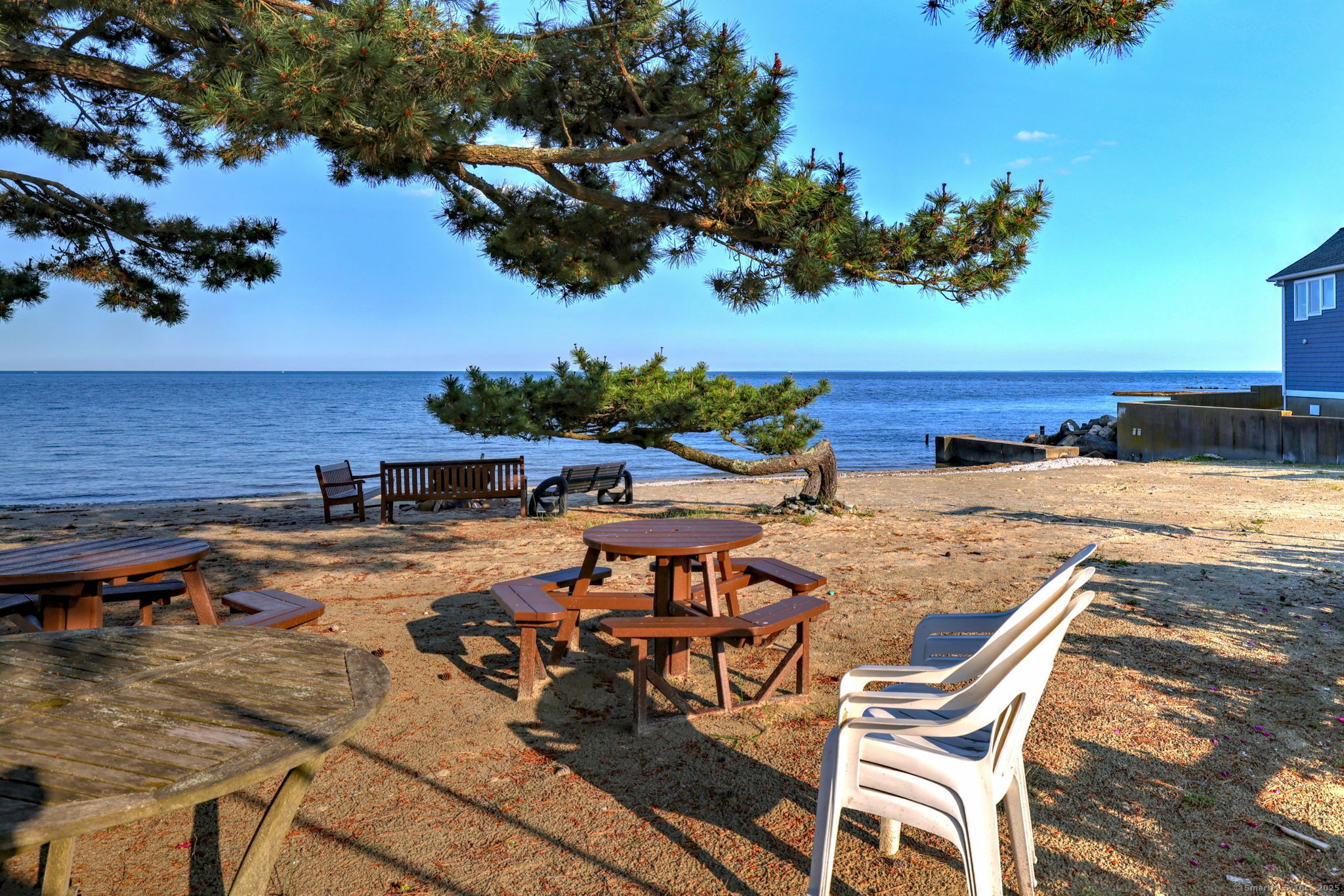 Milford, Connecticut, 06460, United States, 3 Bedrooms Bedrooms, ,2 BathroomsBathrooms,Residential,For Sale,1918107