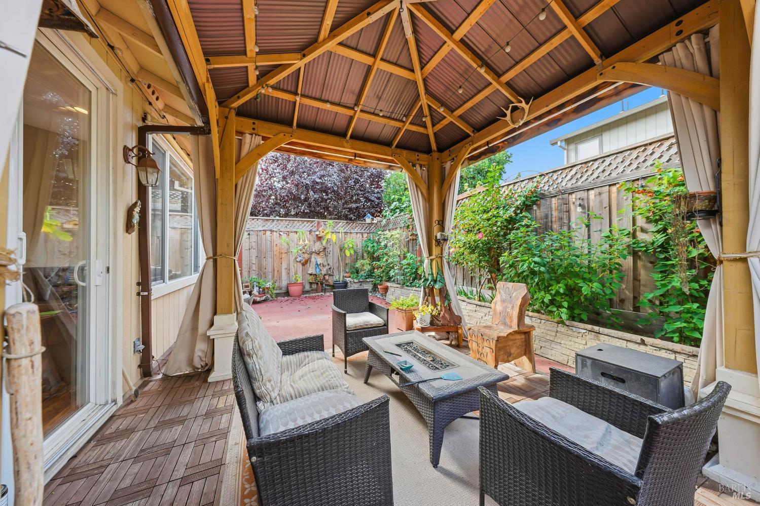 Santa Rosa, California, 95404, United States, 3 Bedrooms Bedrooms, ,2 BathroomsBathrooms,Residential,For Sale,1982129