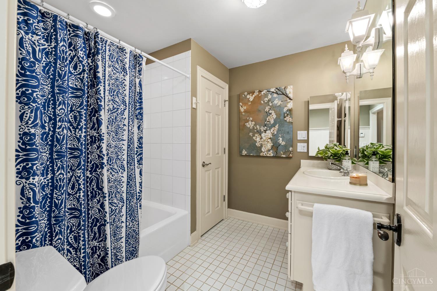 Indian Hill, Ohio, 45243, United States, 6 Bedrooms Bedrooms, ,6 BathroomsBathrooms,Residential,For Sale,1988280