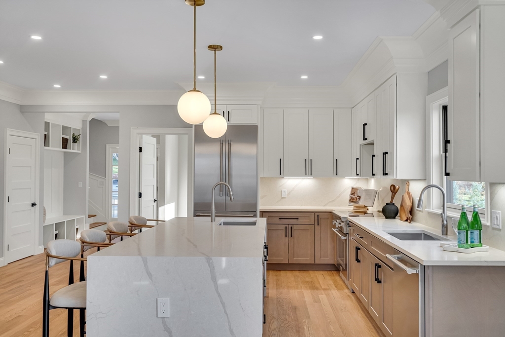 Lexington, Massachusetts, 02421, United States, 6 Bedrooms Bedrooms, ,6 BathroomsBathrooms,Residential,For Sale,1995649