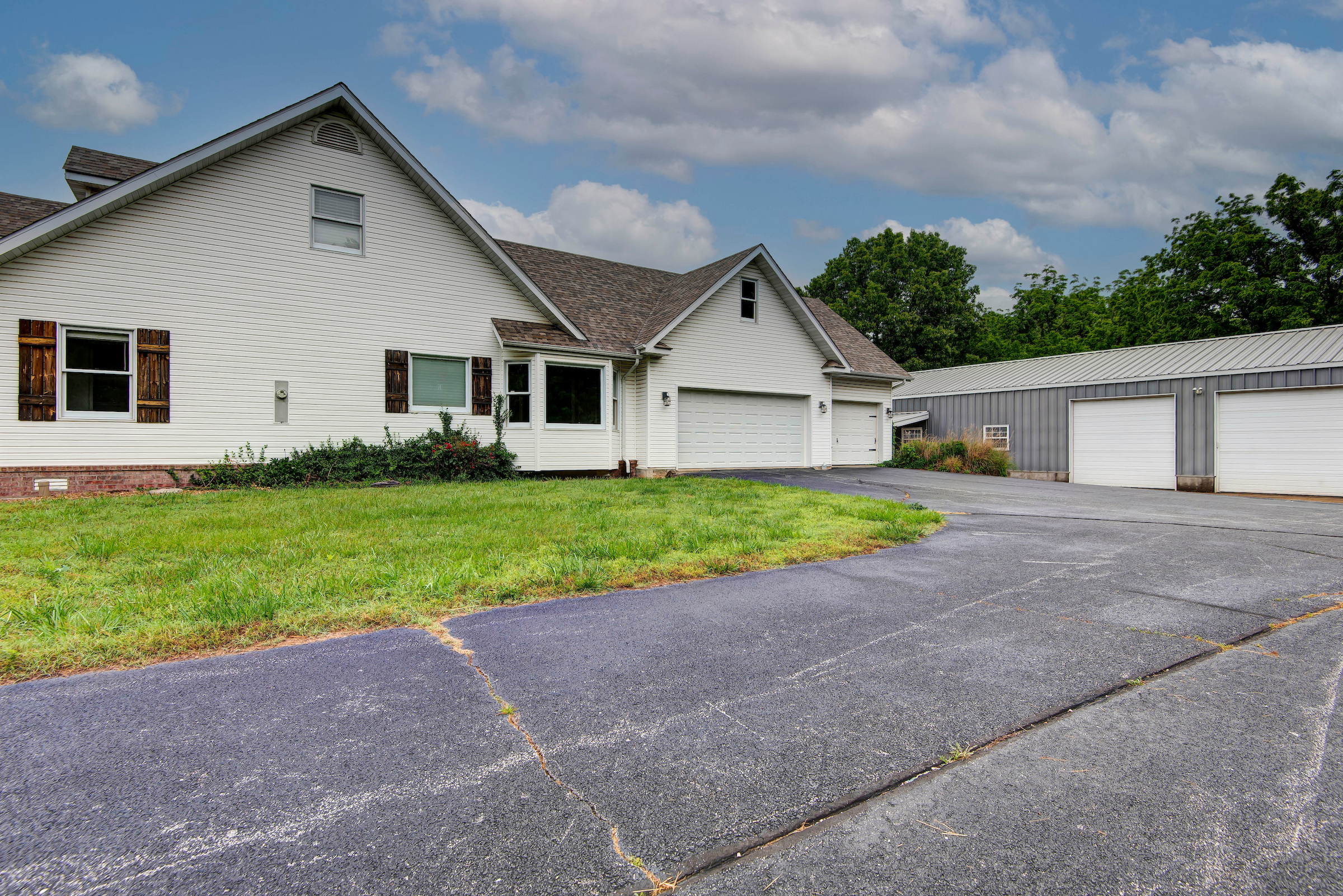 Springfield, Missouri, 65803, United States, 5 Bedrooms Bedrooms, ,3 BathroomsBathrooms,Residential,For Sale,2049332