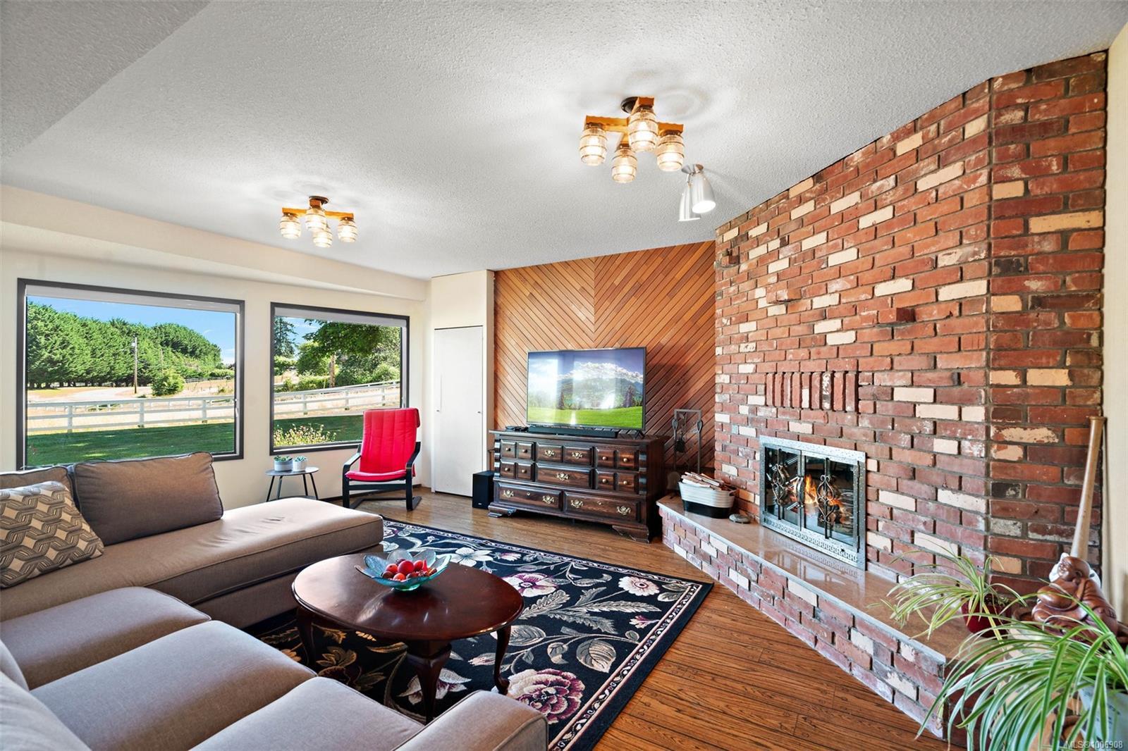 SAANICH, British Columbia, V9E 2C8, CA, 5 Bedrooms Bedrooms, ,Residential,For Sale,1890664