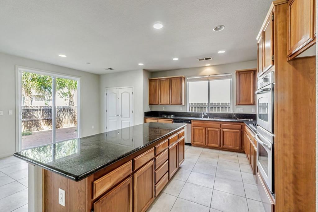 Pittsburg, California, 94565, United States, 6 Bedrooms Bedrooms, ,5 BathroomsBathrooms,Residential,For Sale,1791756