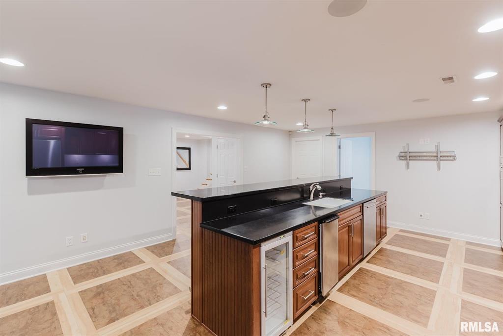 Bismarck, Illinois, 62959, United States, 5 Bedrooms Bedrooms, ,Residential,For Sale,1885319