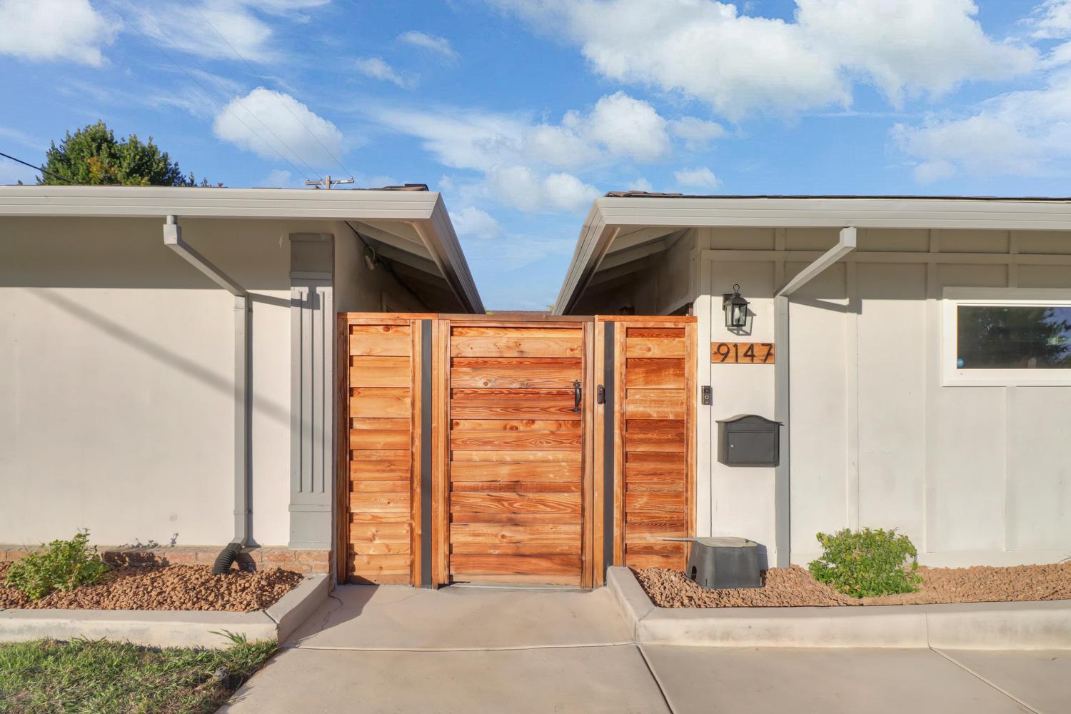 Sacramento, California, 95826, United States, 3 Bedrooms Bedrooms, ,2 BathroomsBathrooms,Residential,For Sale,1991468