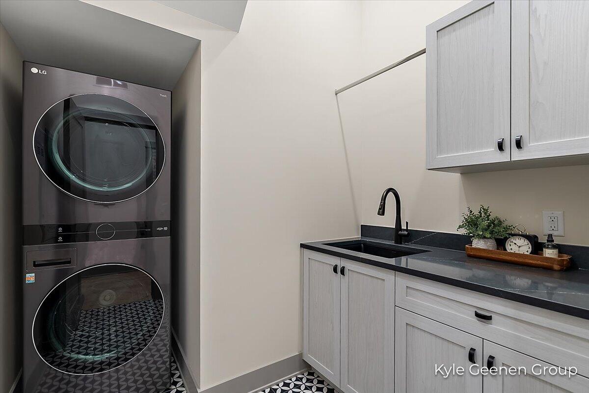 Holland, Michigan, 49423, United States, 2 Bedrooms Bedrooms, ,3 BathroomsBathrooms,Residential,For Sale,1827705