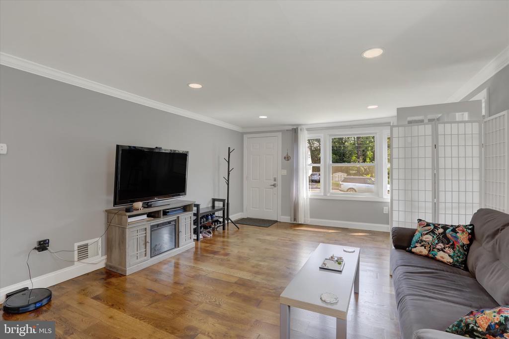 Morrisville, Pennsylvania, 19067, United States, 3 Bedrooms Bedrooms, ,2 BathroomsBathrooms,Residential,For Sale,1907404