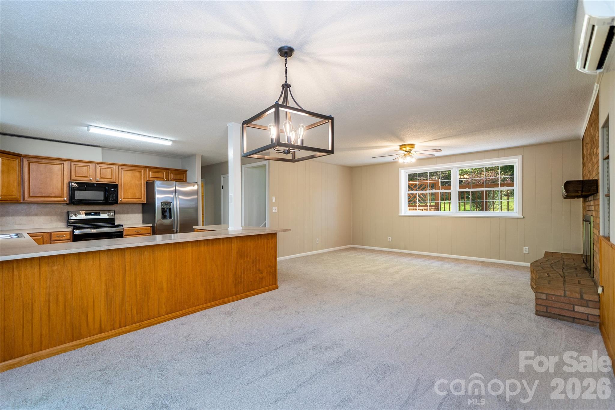 Hendersonville, North Carolina, 28739, United States, 4 Bedrooms Bedrooms, ,3 BathroomsBathrooms,Residential,For Sale,2049025