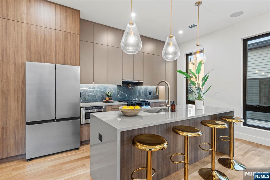 Jersey City, New Jersey, 07307, United States, 3 Bedrooms Bedrooms, ,3 BathroomsBathrooms,Residential,For Sale,2002133