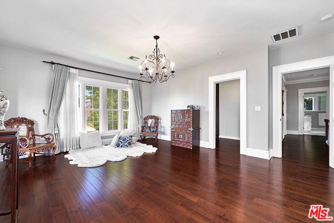 Los Angeles, California, 90005, United States, 5 Bedrooms Bedrooms, ,6 BathroomsBathrooms,Residential,For Sale,1907226