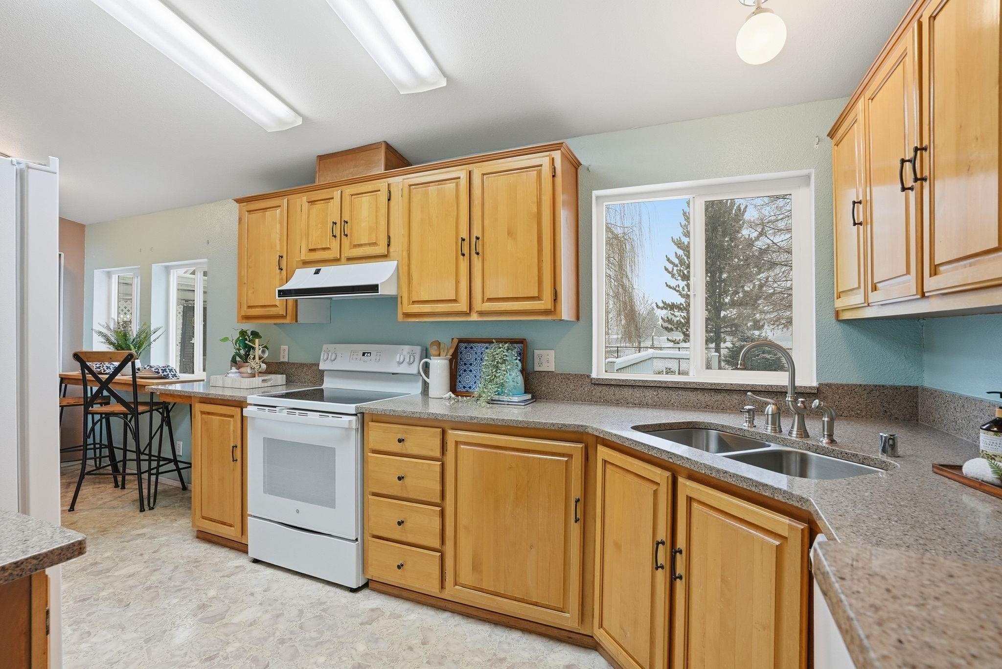 Greenacres, Washington, 99016, United States, 5 Bedrooms Bedrooms, ,2 BathroomsBathrooms,Residential,For Sale,2001748