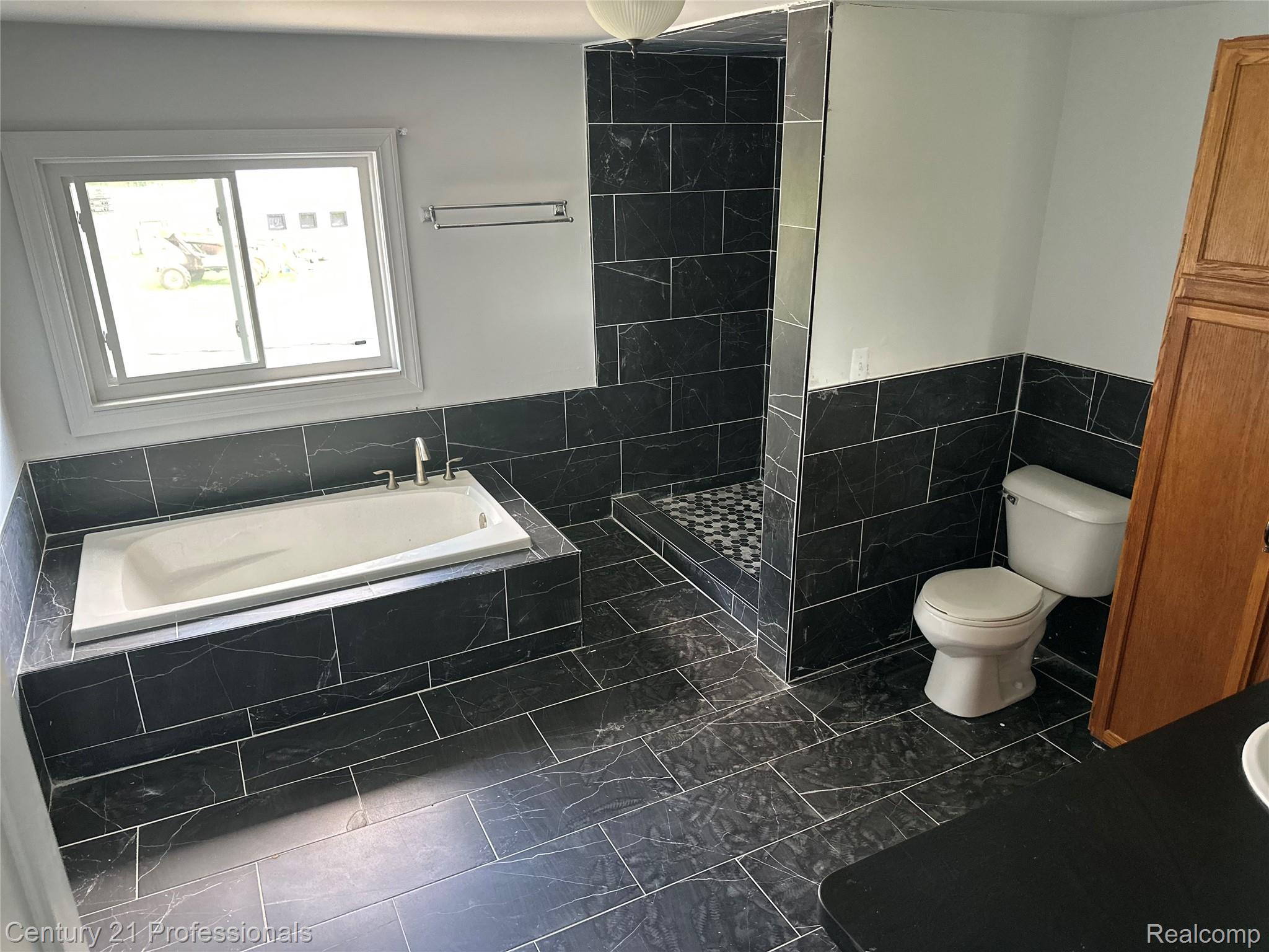 China, Michigan, 48054, United States, 4 Bedrooms Bedrooms, ,2 BathroomsBathrooms,Residential,For Sale,1974308