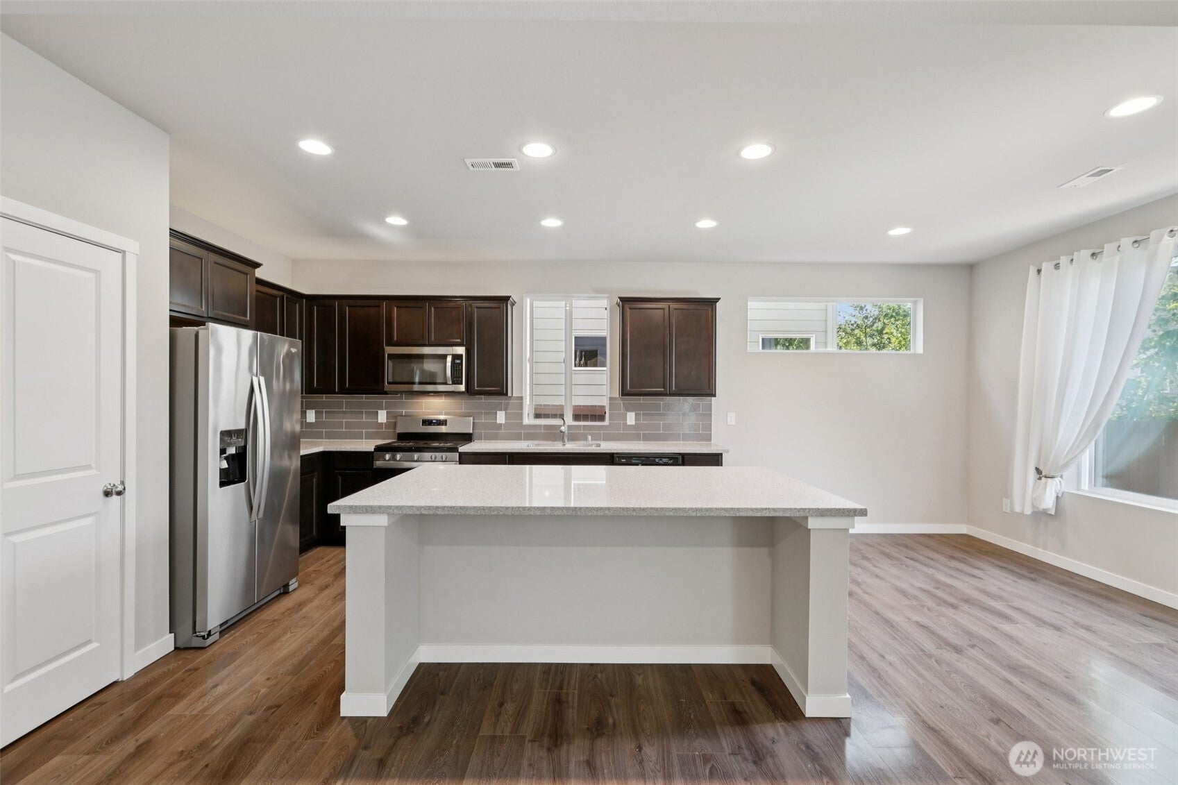Marysville, Washington, 98271, United States, 3 Bedrooms Bedrooms, ,3 BathroomsBathrooms,Residential,For Sale,1894343