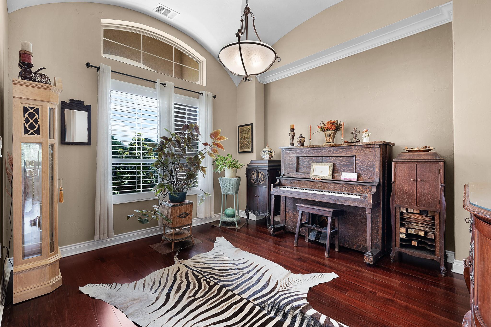 Sulphur Springs, Texas, 75482, United States, 5 Bedrooms Bedrooms, ,4 BathroomsBathrooms,Residential,For Sale,1803498