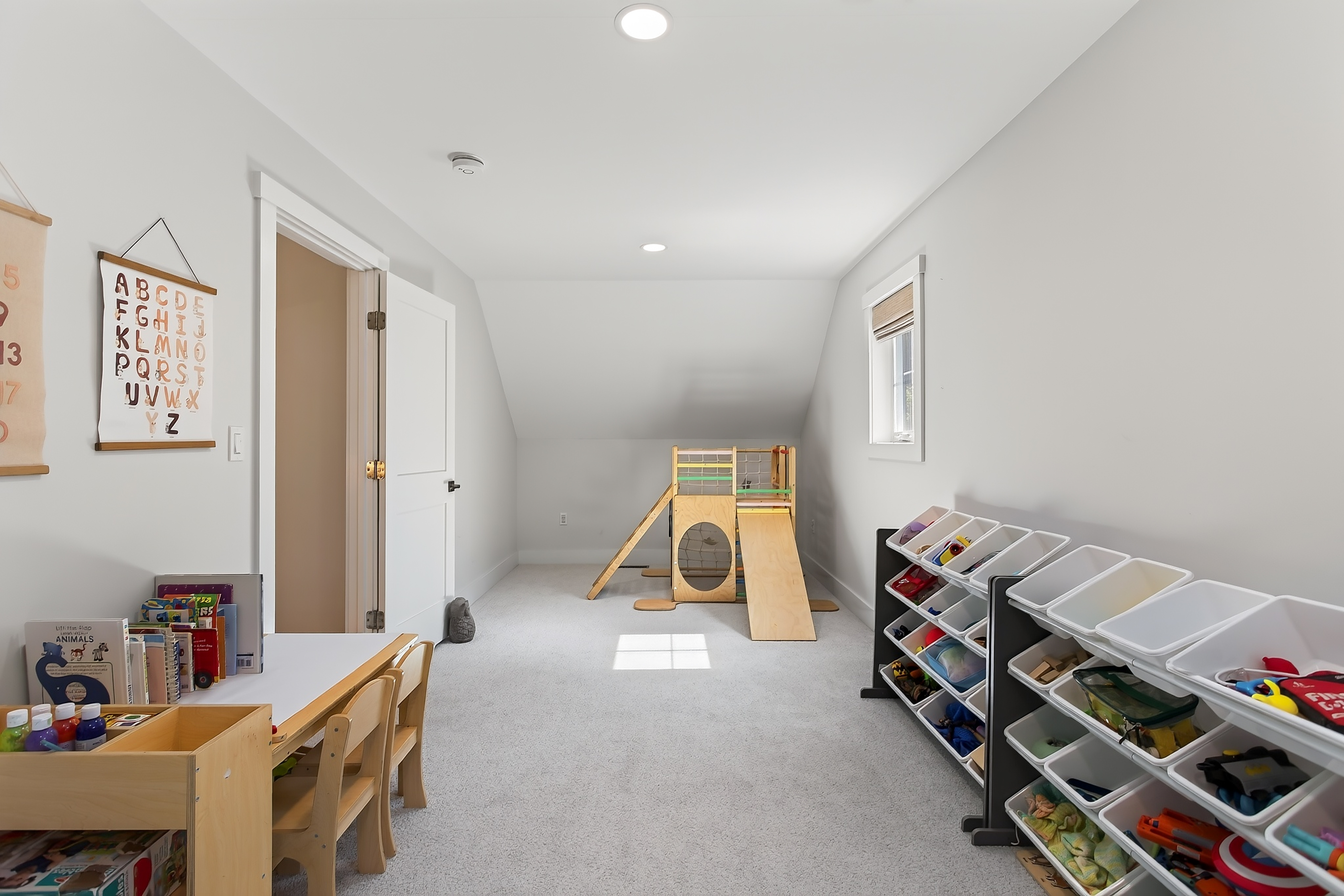  2022 Custom Craftsman: Main-Level Living, In-Law Suite, & Mountain Proximity - 物件實景