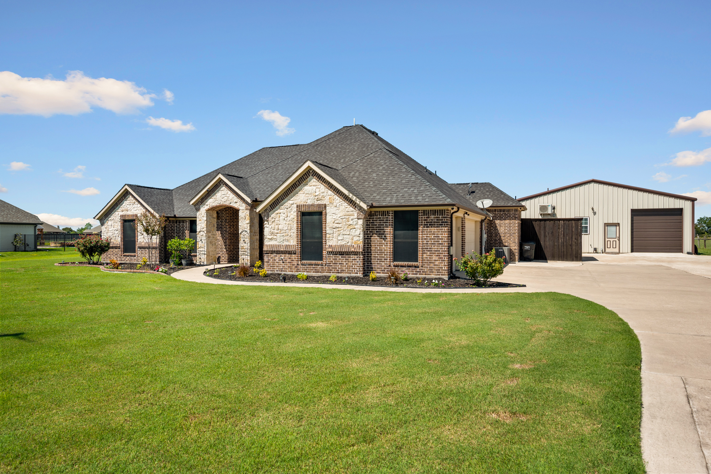 Caddo Mills, Texas, 75135, United States, 4 Bedrooms Bedrooms, ,2 BathroomsBathrooms,Residential,For Sale,1943912