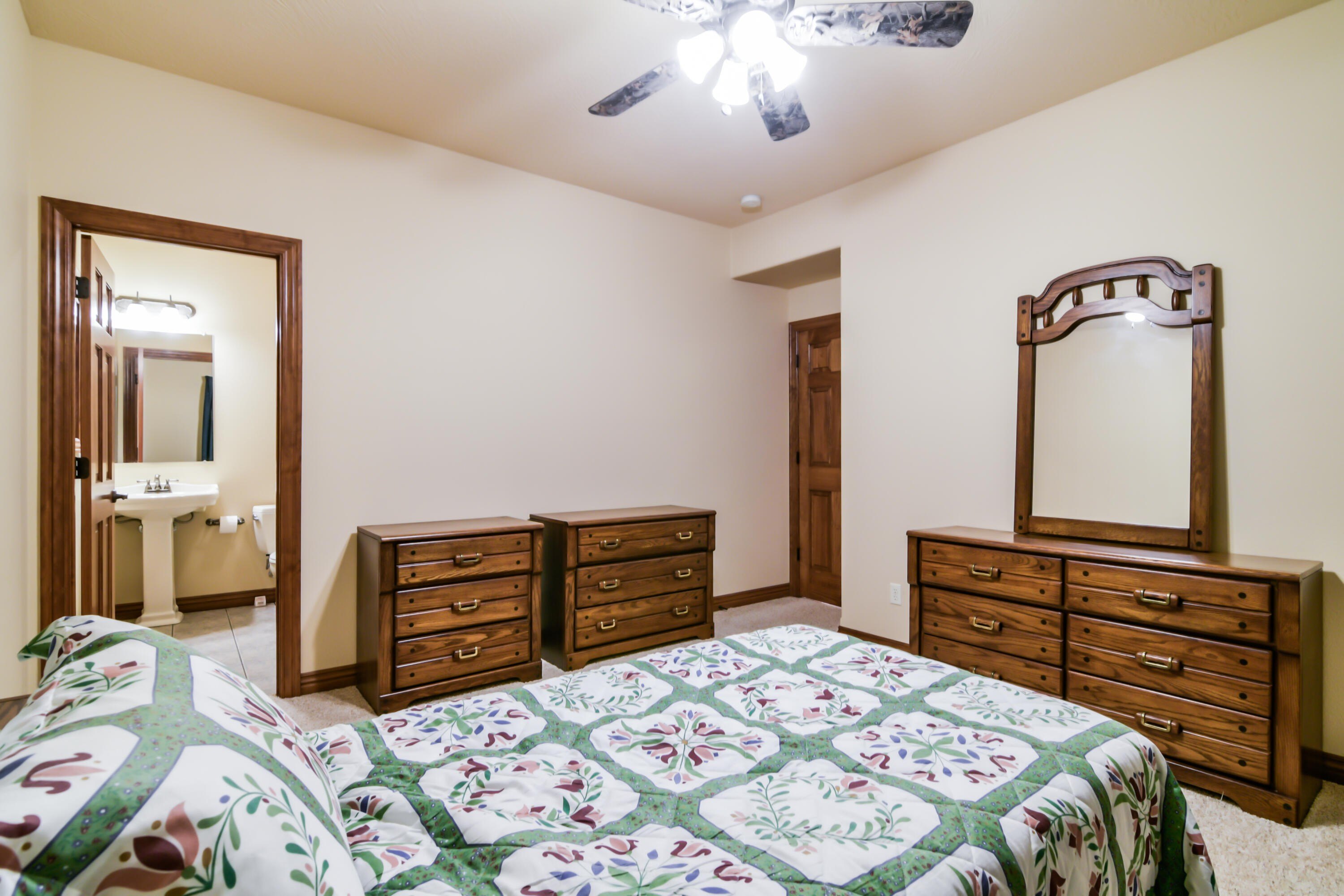 Walnut Shade, Missouri, 65771, United States, 6 Bedrooms Bedrooms, ,5 BathroomsBathrooms,Residential,For Sale,1975828