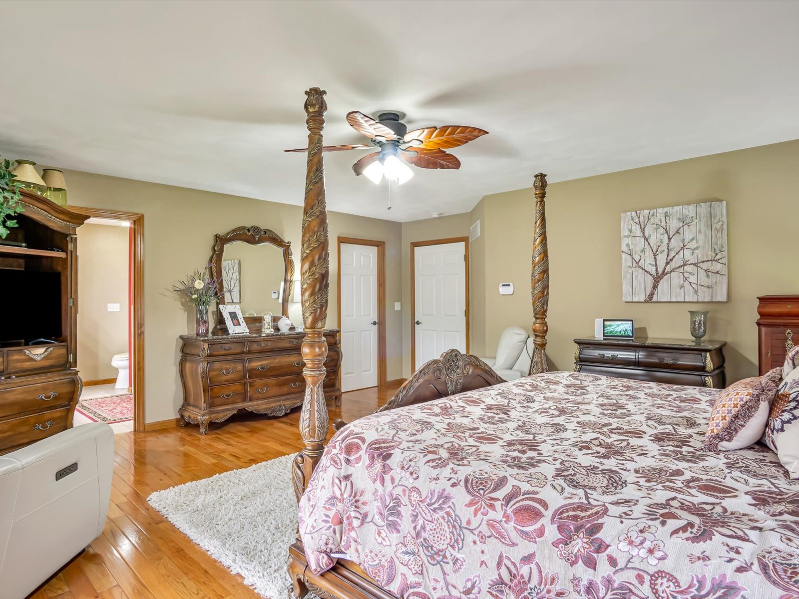 Swansea, Illinois, 62226, United States, 4 Bedrooms Bedrooms, ,4 BathroomsBathrooms,Residential,For Sale,1863975