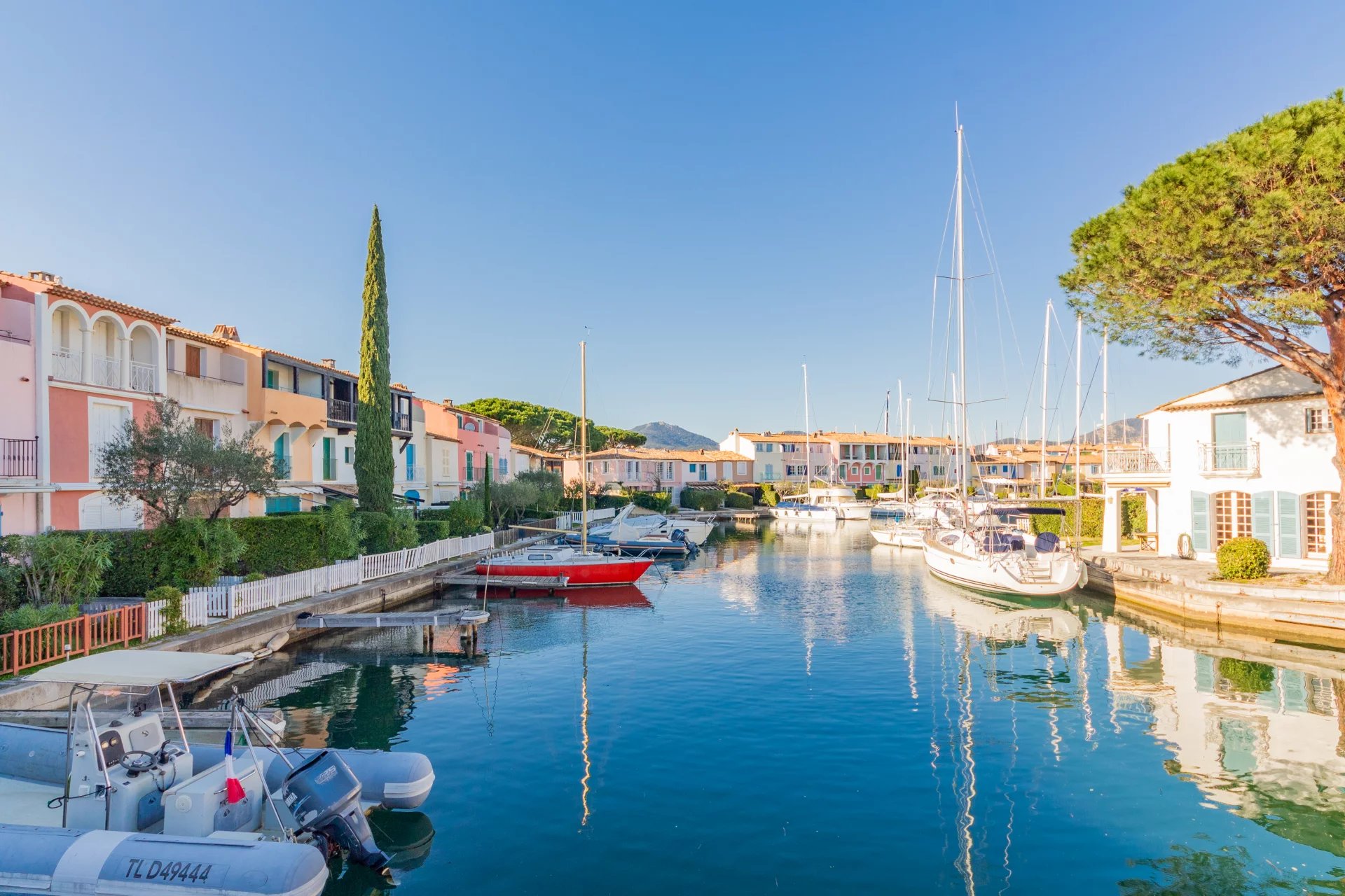 Port Grimaud, Provence-Alpes-Côte d’Azur, 83310, FR, 2 Bedrooms Bedrooms, ,Residential,For Sale,1991379