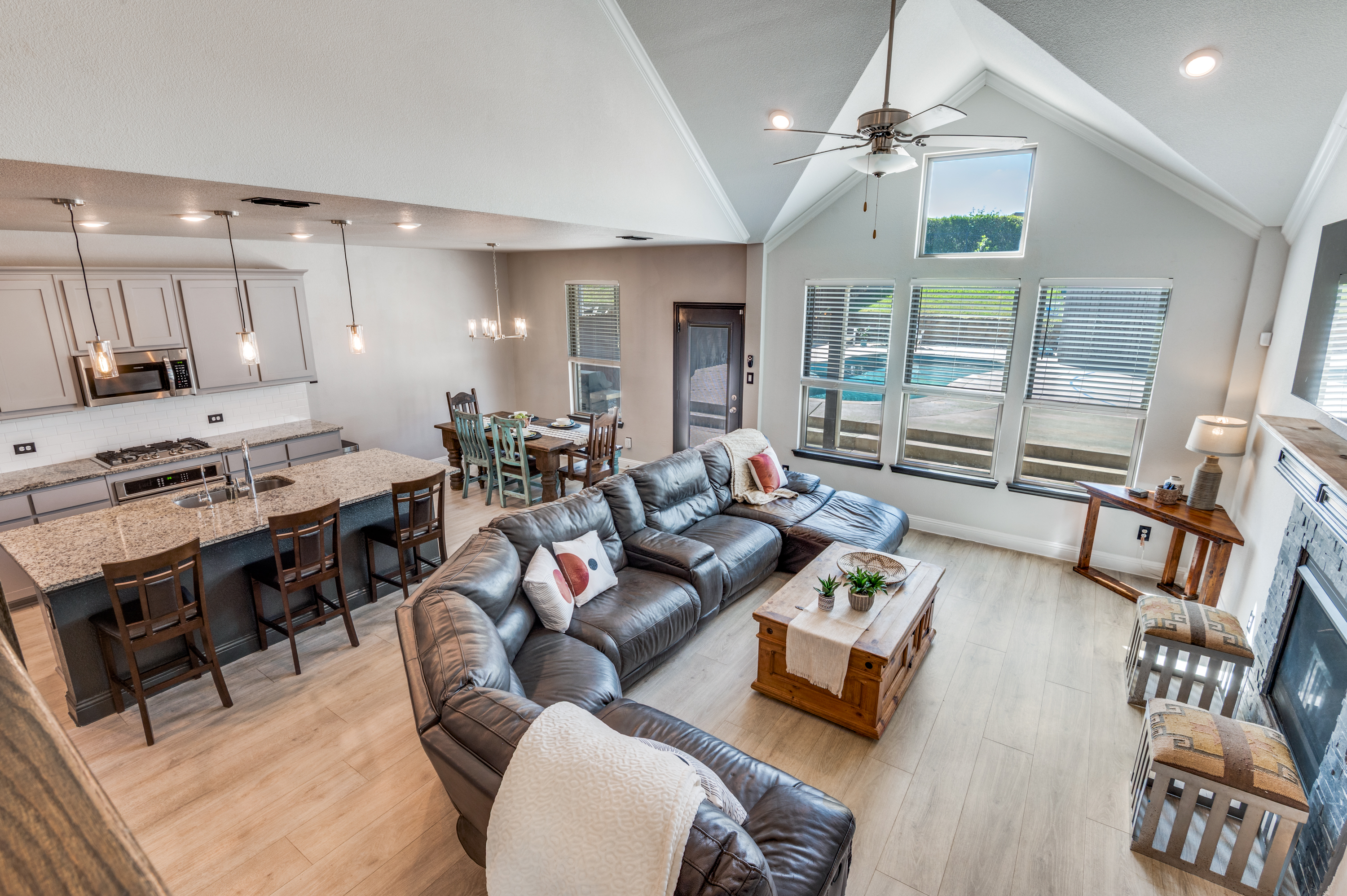  Burleson Beauty with Backyard Fun - 物件實景